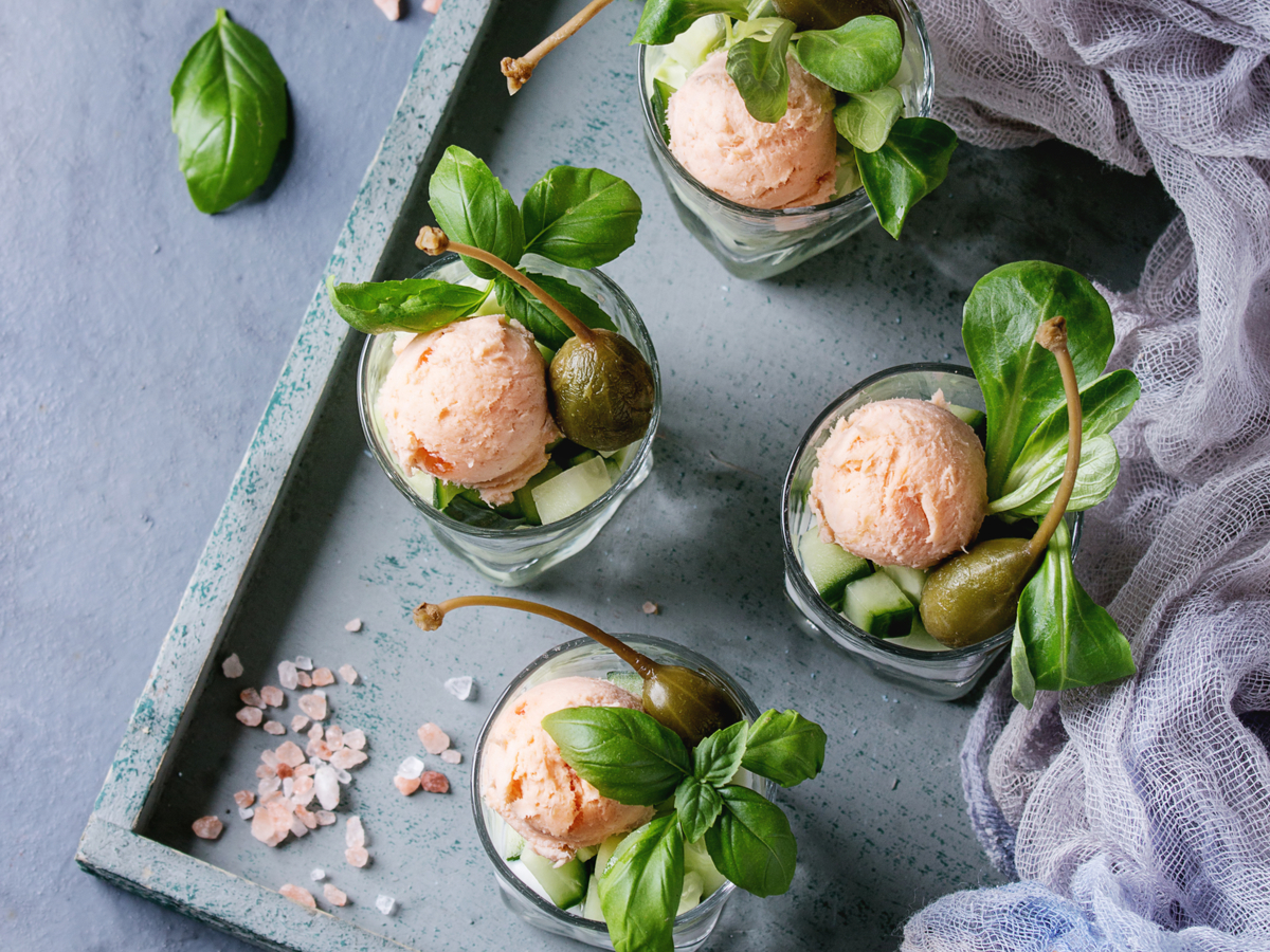 aperitive-de-craciun-si-revelion-care-nu-pica-greu-usor-de-facut mousse de somon afumat