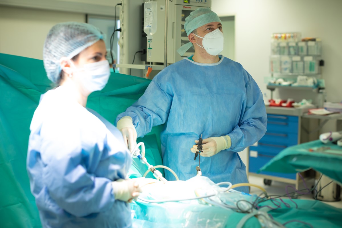 chist ovarian gigant. interventie laparoscopica