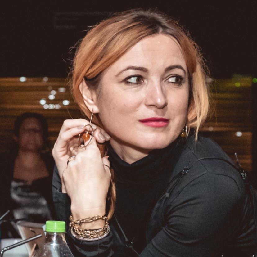 pacientă cu boala celiacă. Laura nu a renunțat la ieșirile în oraș cu prietenii