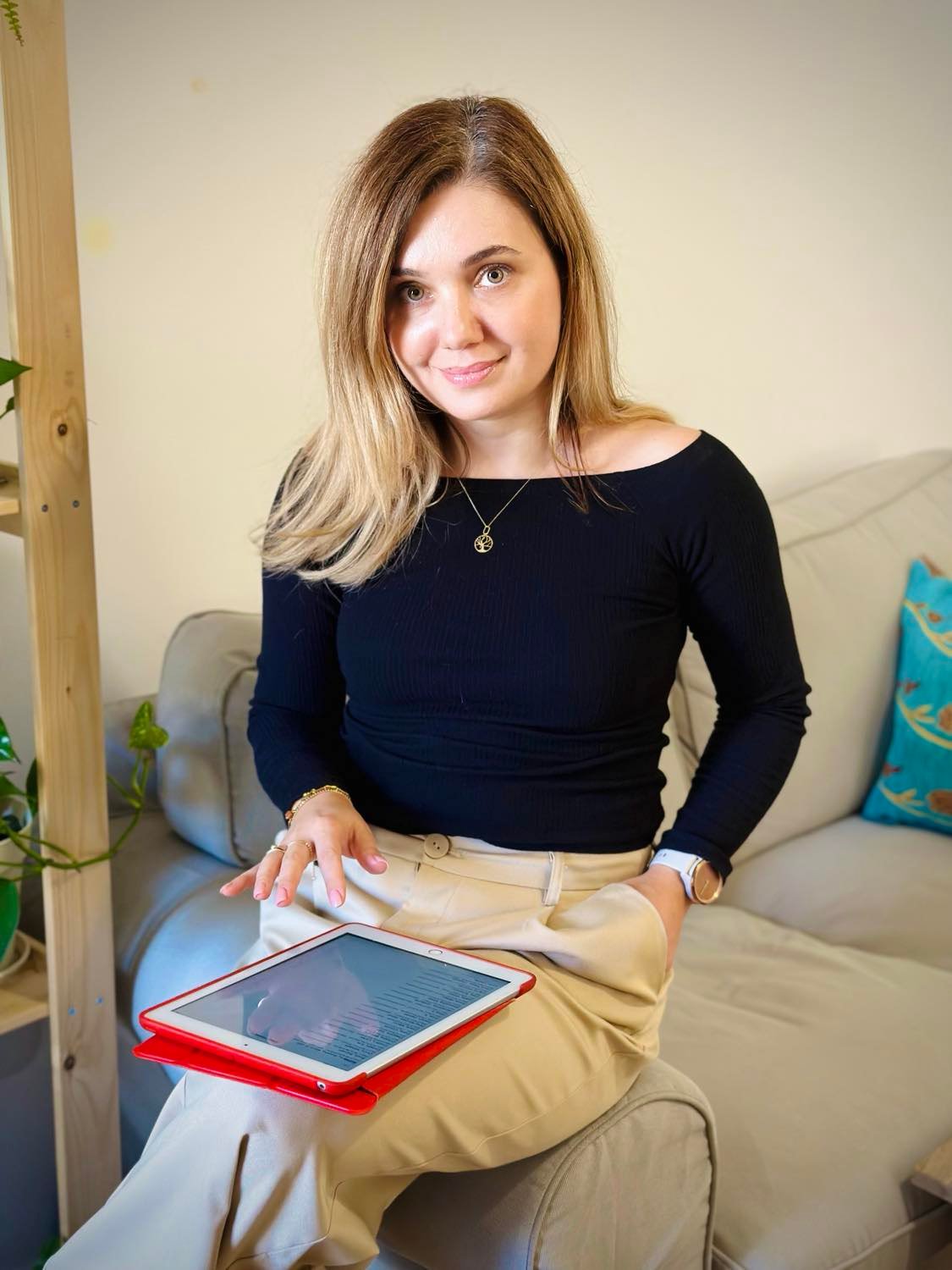 psihoterapia dialectic-comportamentala. Anca Răducan, psihoterapeut cu formare în psihoterapia dialectic-comportamentală, terapia experiențială și terapia integrativă