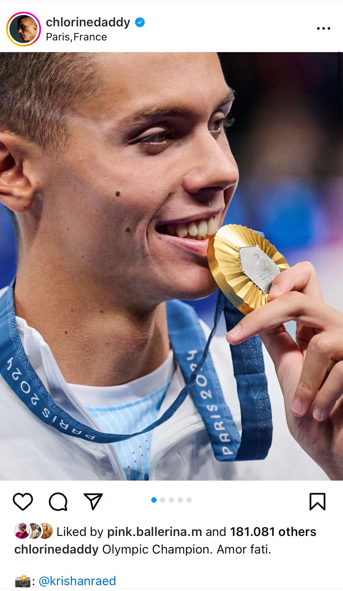 David Popovici, după primirea medaliei de aur de la Jocurile Olimpice, Paris, 2024. Caption: Olympic Champion. Amor fati. FOTO: Raed Krishan/Instagram @chlorinedaddy