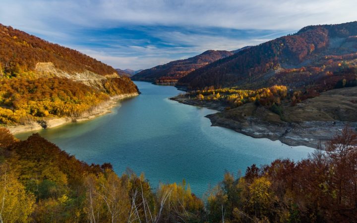 lacul siriu toamna