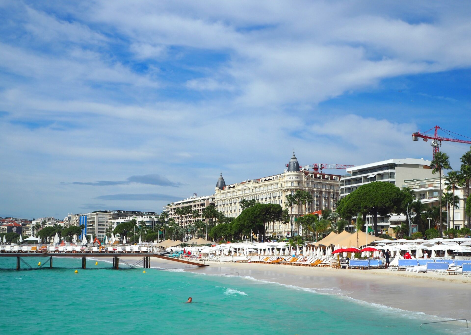 Plajă de-a lungul Promenade de la Croisette, Cannes