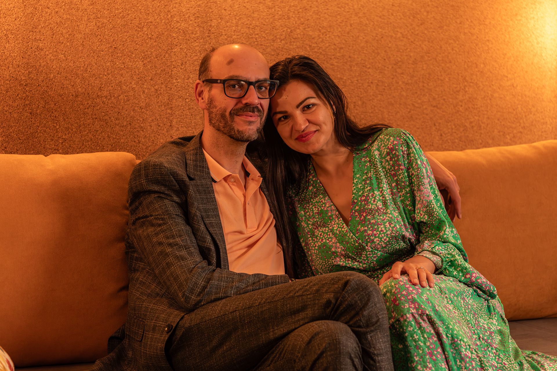 Oana și Ion Andrei Puican realizează podcastul „Să vorbim de vorbă”în care vorbesc deschis, public, despre cupluri, despre ce înseamnă un cuplu fericit și cum să ajungem să trăim astfel de relații.